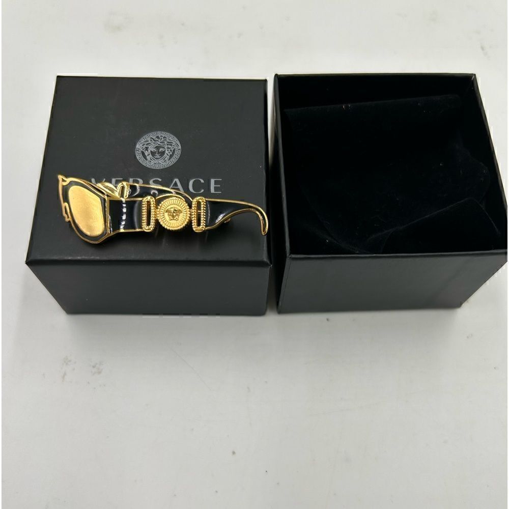 Women’s Versace medusa head pin/brooch made in Italy